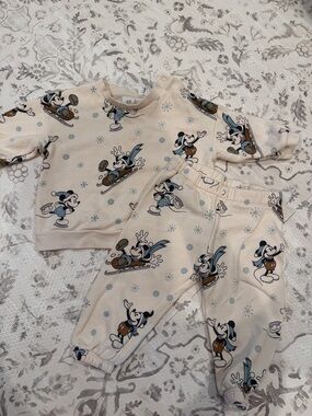 Beige Mickey Mouse Winter Set